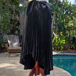 White House Black Market Black High-Low Pleated Skirt